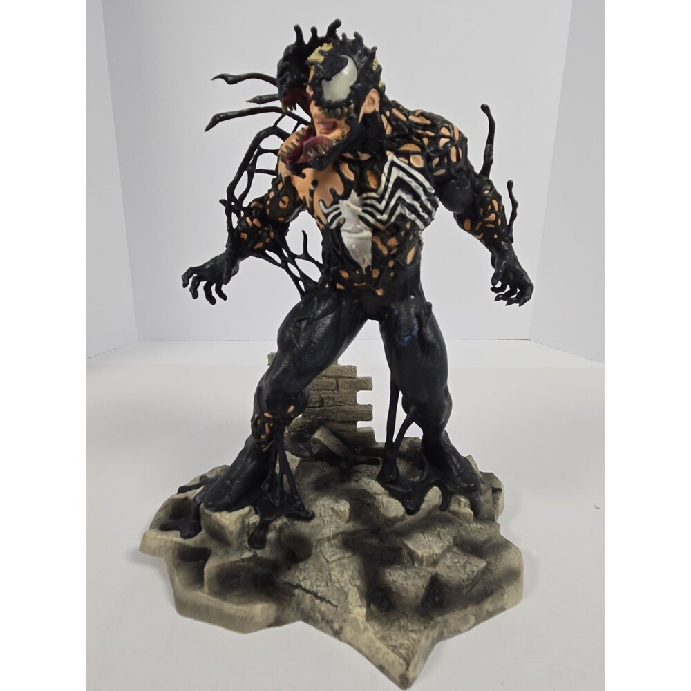 Diamond Select Marvel Gallery Venom Eddie Brock 9" PVC Diorama Statue No Box DST